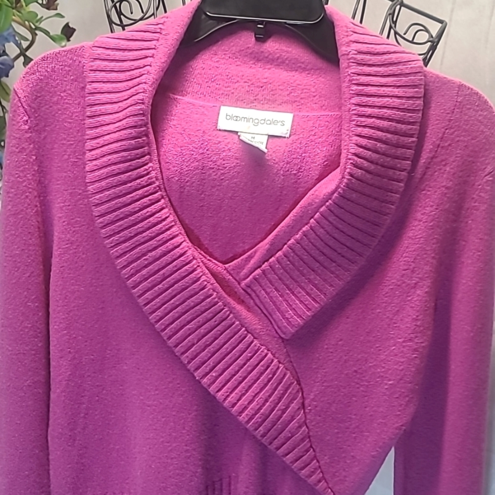 Bloomingdale's Pink Cashmere Sweater - Picture 3 of 9